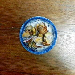 バター醤油風味のアサリの酒蒸し